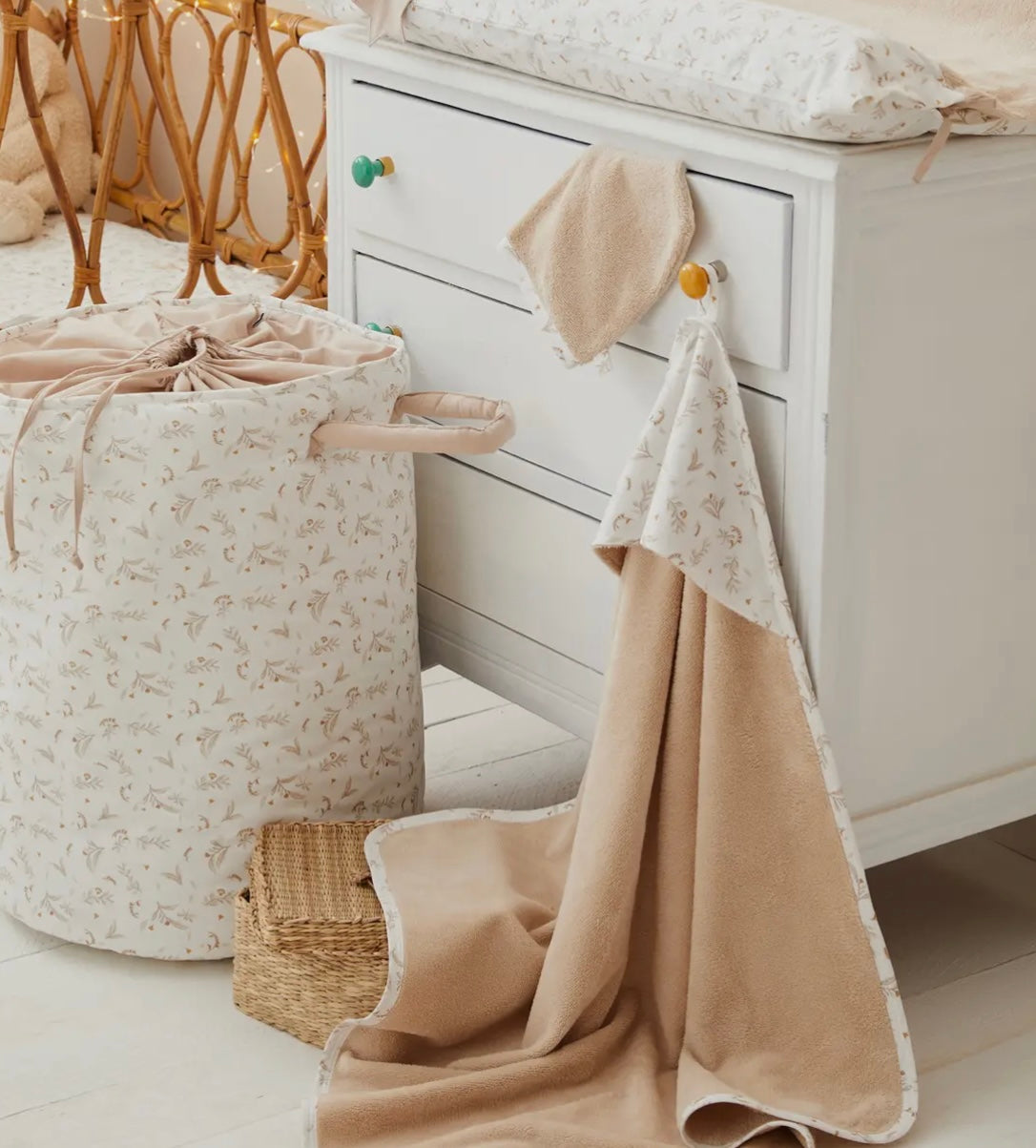 Cape de bain + gant motifs feuilles