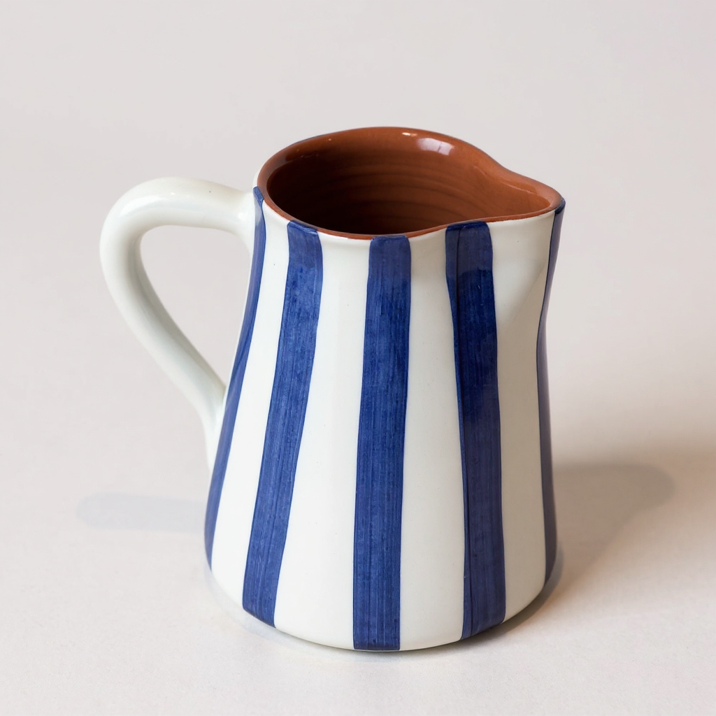 Pichet rayé blanc et bleu en grès casa cubista