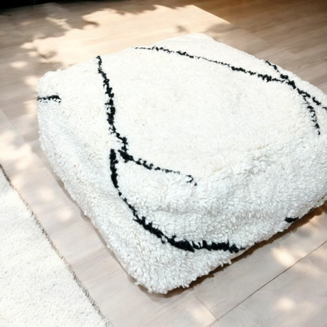 Pouf rayé noir et blanc