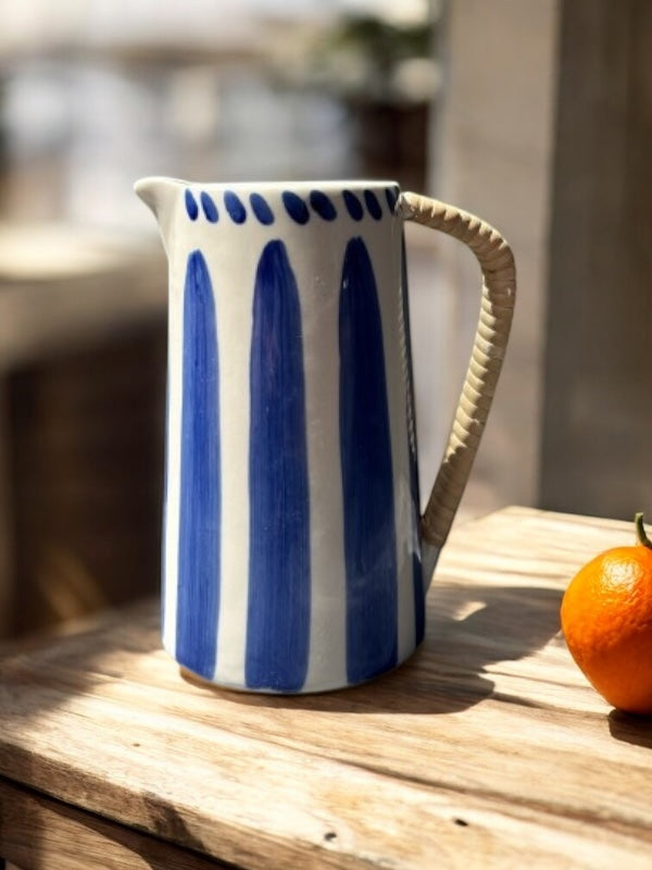 Pichet rayé anse en rotin