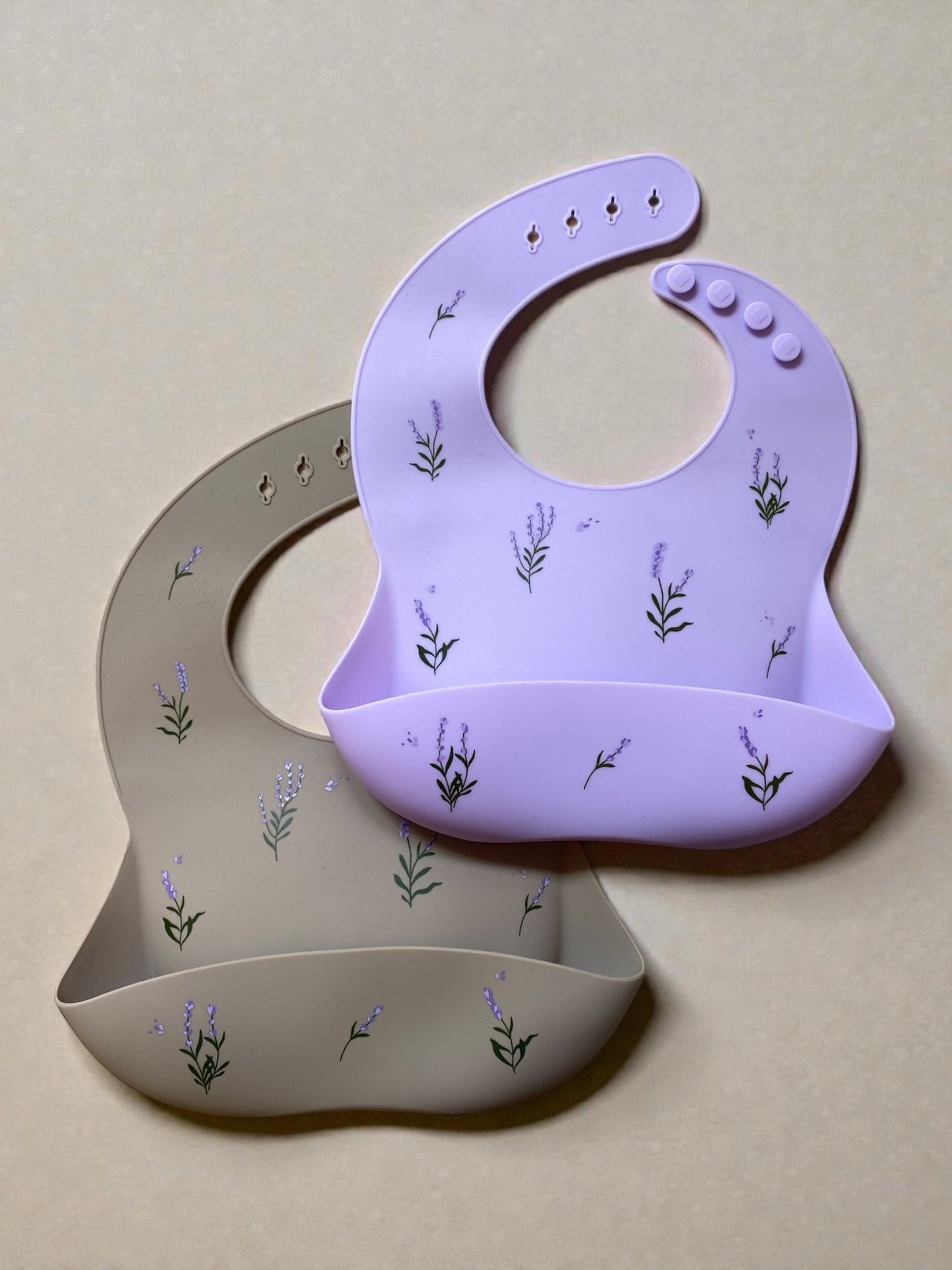 Bavoir en silicone petites fleurs de lavande