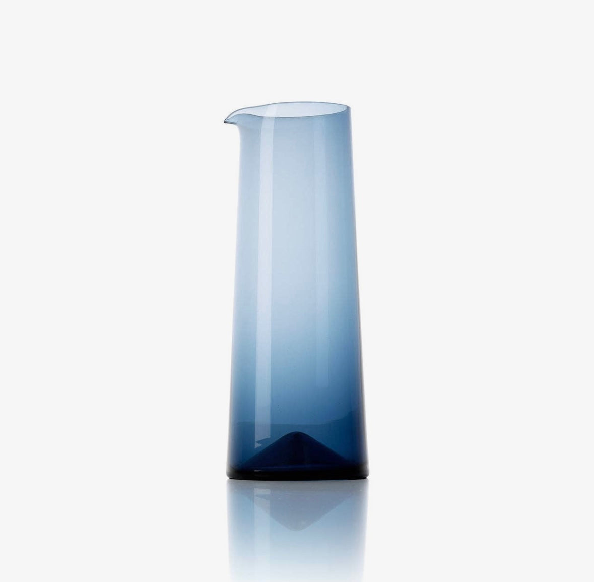 Carafe bleue en verre