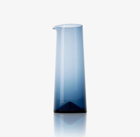 Carafe bleue en verre