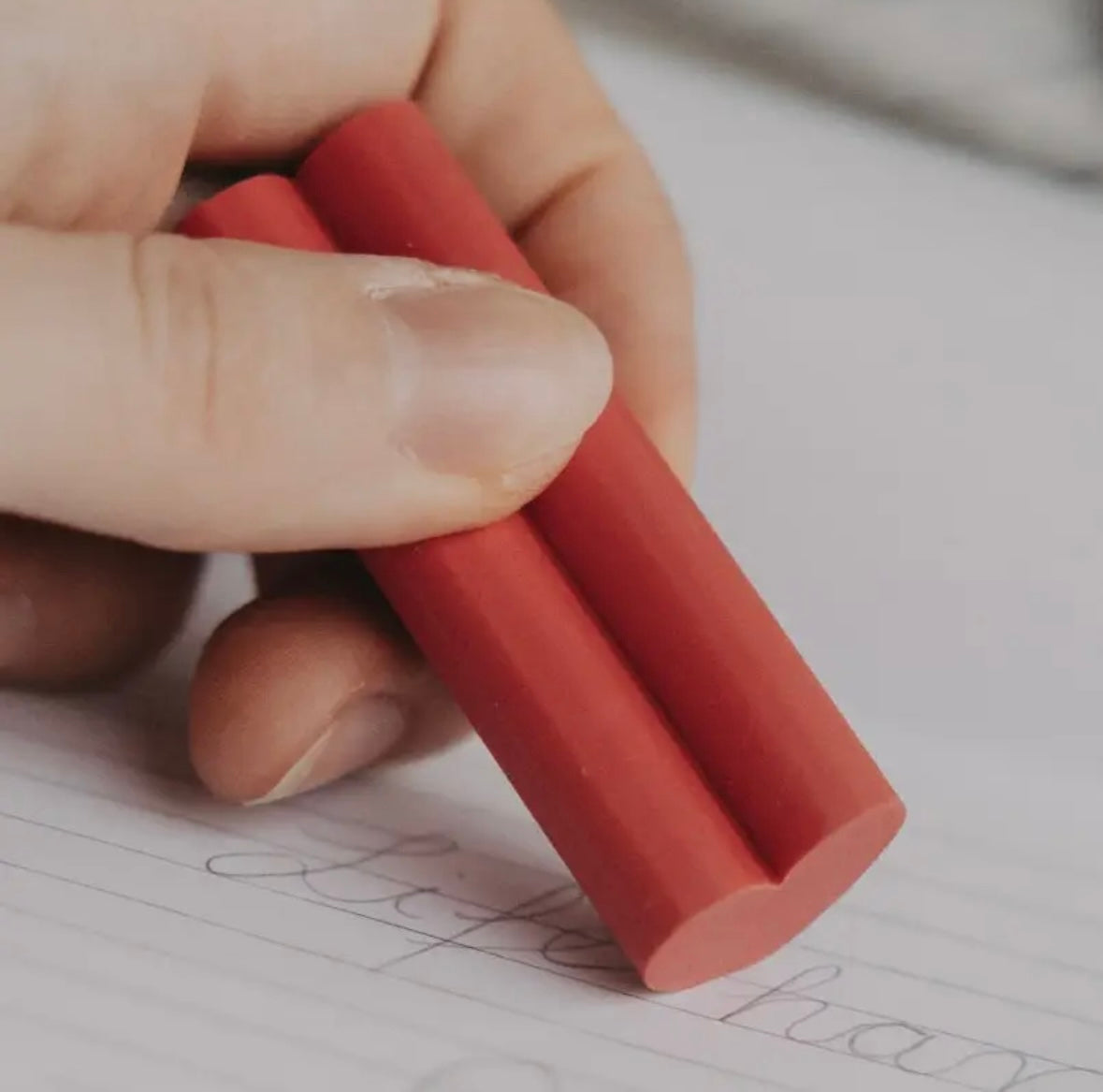 Gomme en forme cœur rouge