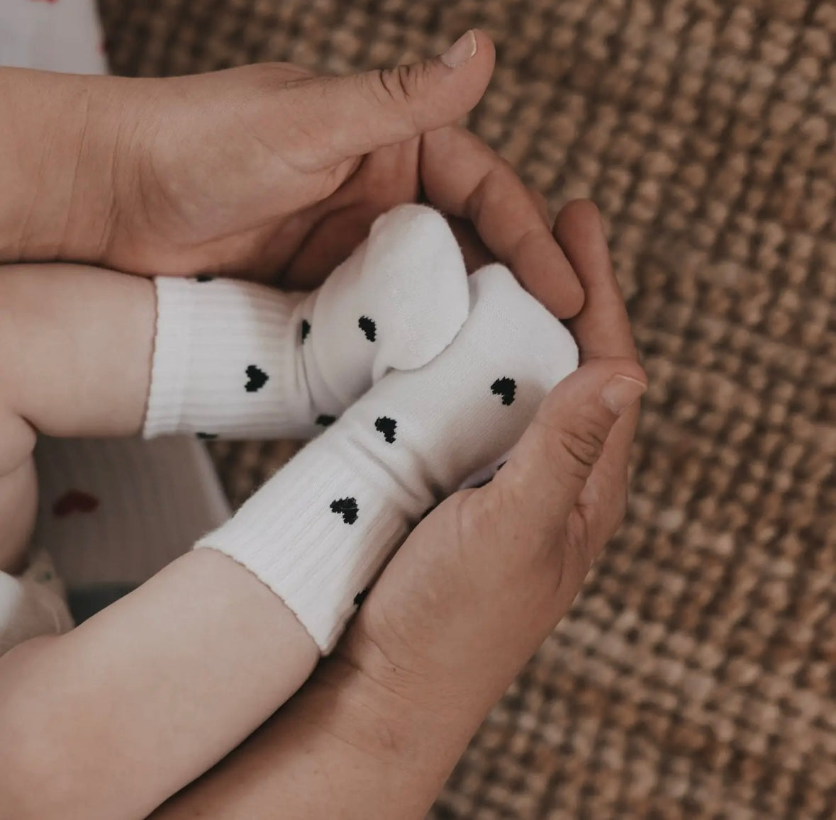 Chaussettes bébé cœurs noirs