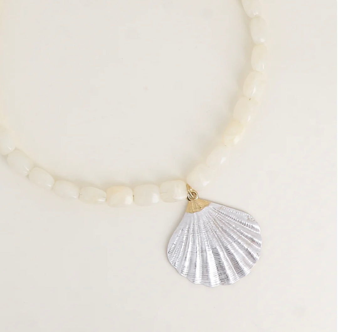 Collier perles & coquillage en émail Blanc et doré