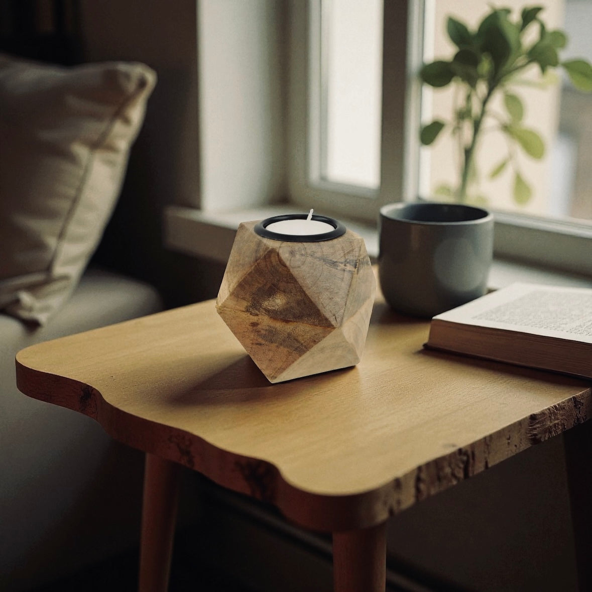 Photophore en bois géométrique