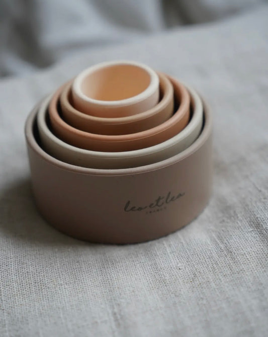 Empilable de gobelets beige en silicone leo et lea Montessori