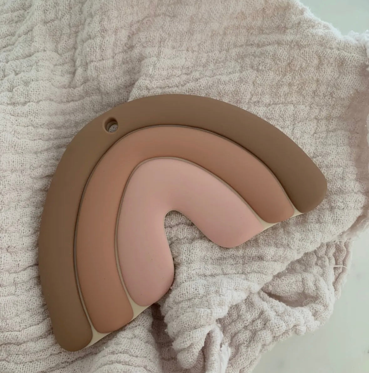 Anneau de dentition arc-en-ciel en silicone
Montessori