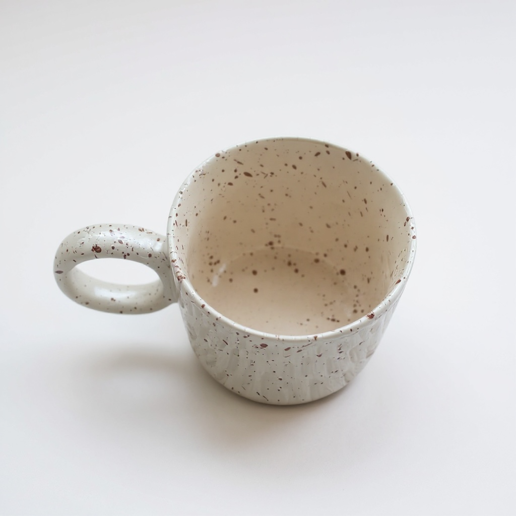 Gros mug beige moucheté marron