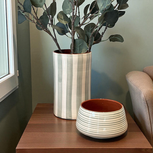 Vase en grès vert sauge